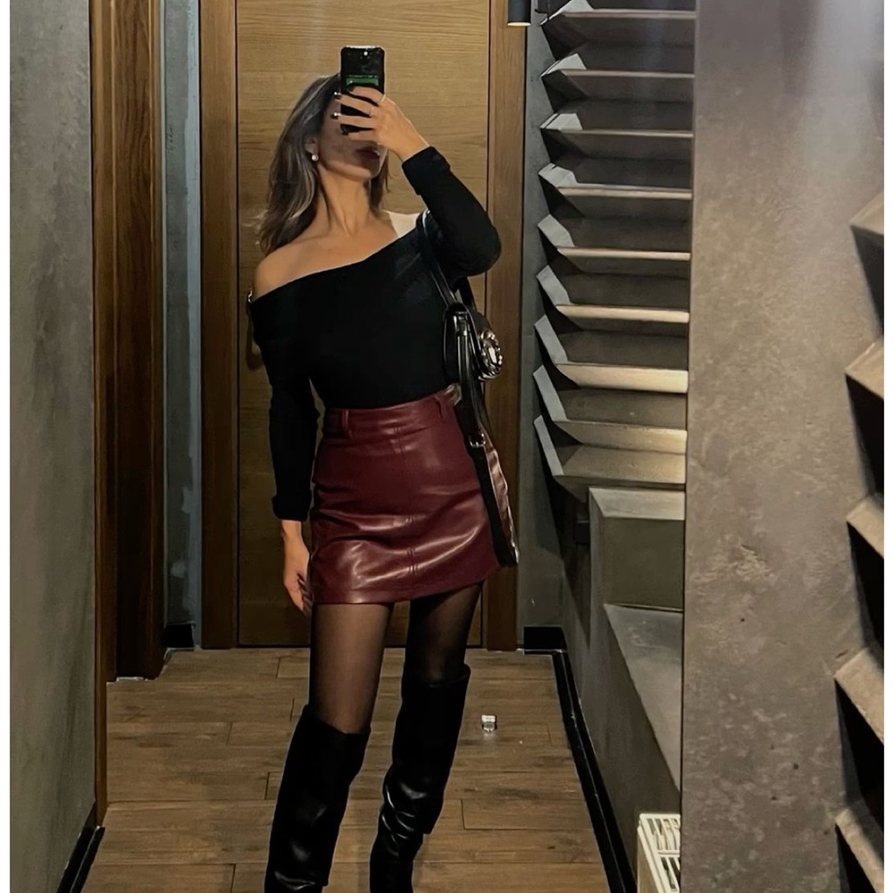 Elegant Brown Leather Mini Skirt